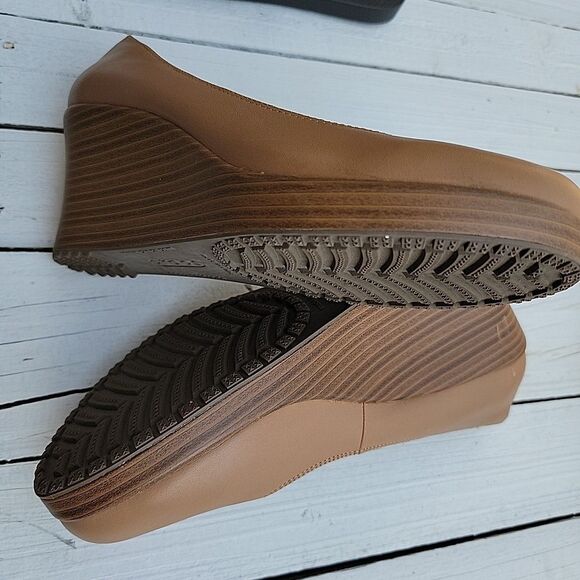 CROCS Tan and Purple Platform Shoes - Picture 7 of 7